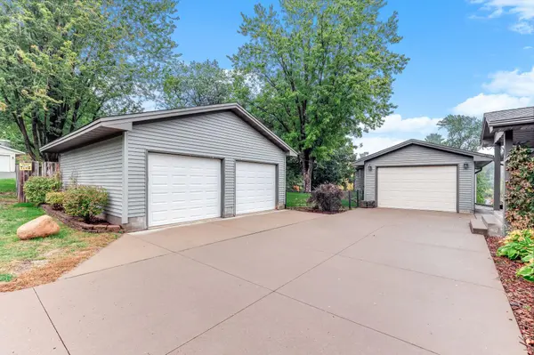727 Riverside DR N, Hudson, WI 54016