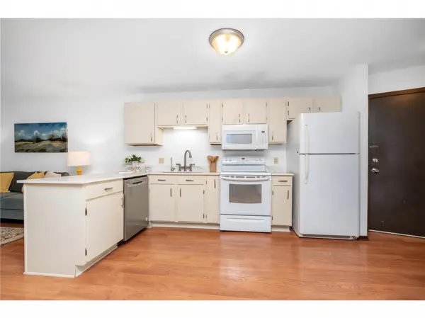 175 County Road B2 E #429, Little Canada, MN 55117