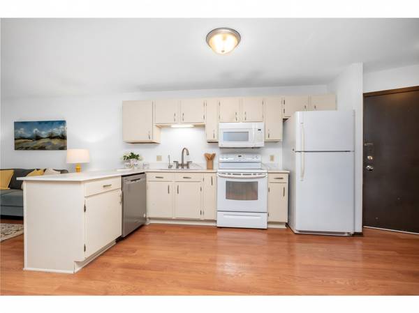 175 County Road B2 E #429, Little Canada, MN 55117