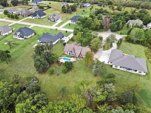 216 N Oaks RD, Harrah, OK 73045