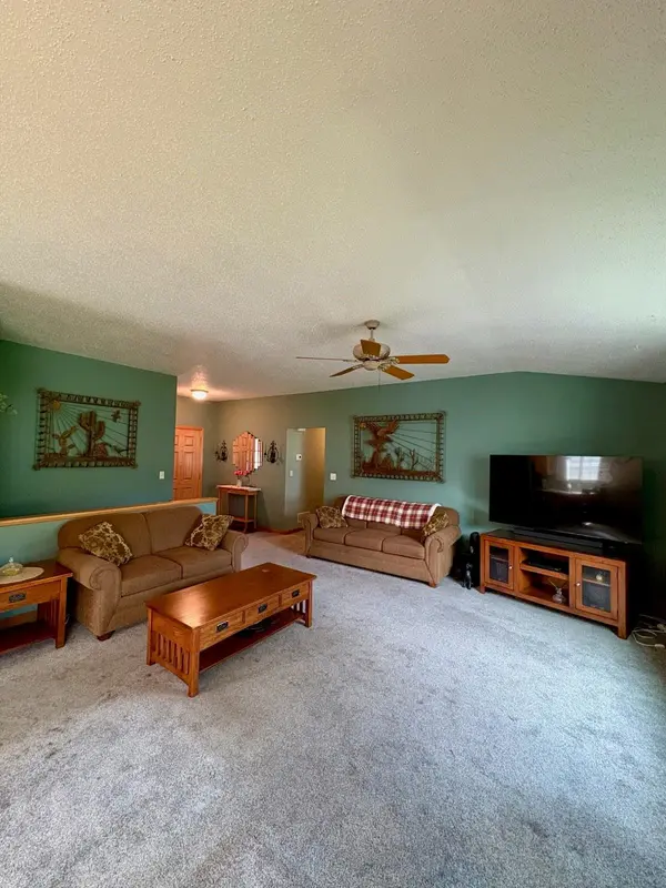 1701 STEEPLE DR, East Troy, WI 53120