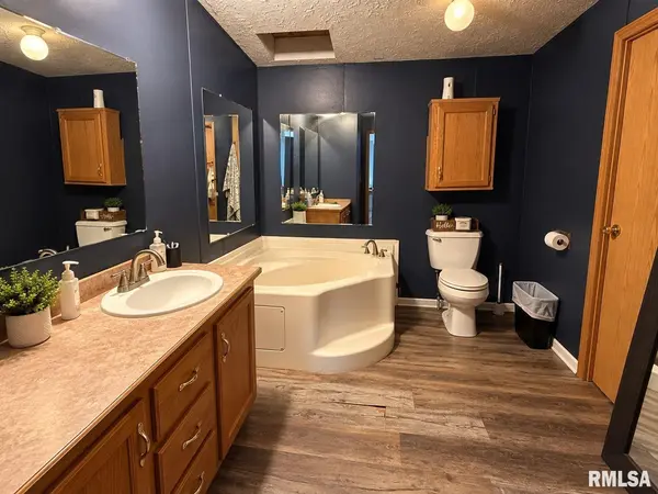 1435 Ina RD, Industry, IL 61440