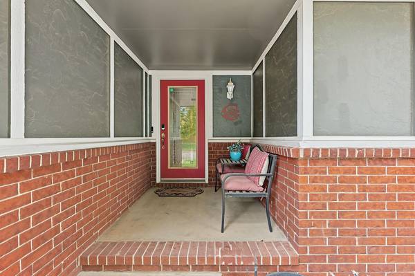 911 N Pine Grove, Wichita, KS 67212
