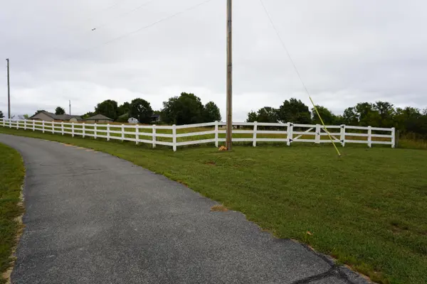 000 Berkshire RD, Ozark, MO 65721