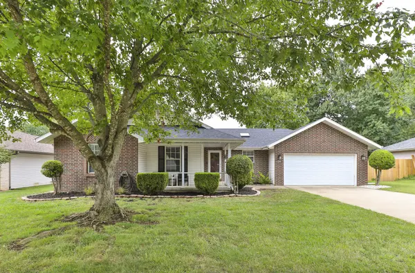 335 S Foster AVE, Springfield, MO 65802