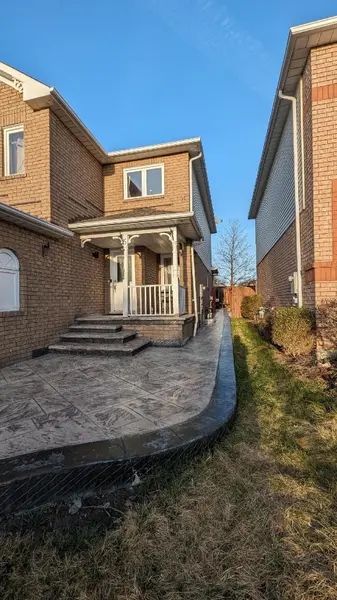 5 Vintage DR #Basement, Whitby, ON L1R 2P4