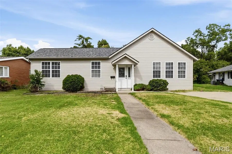523 W Bottom AVE, Columbia, IL 62236