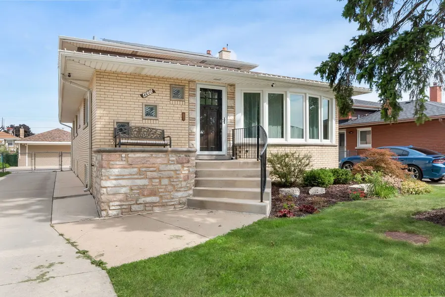 4600 W 101st ST, Oak Lawn, IL 60453