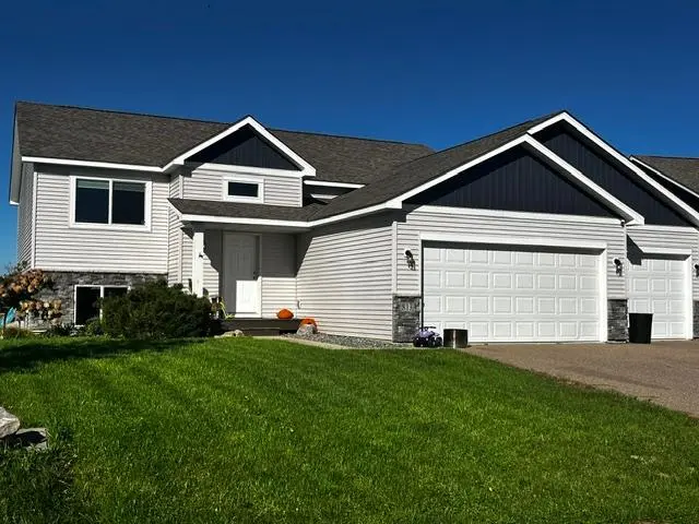 813 Hickory Curve, Watertown, MN 55388