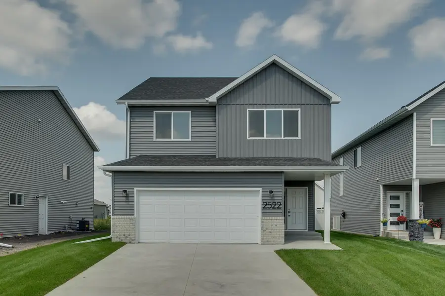 2522 38th AVE S, Moorhead, MN 56560