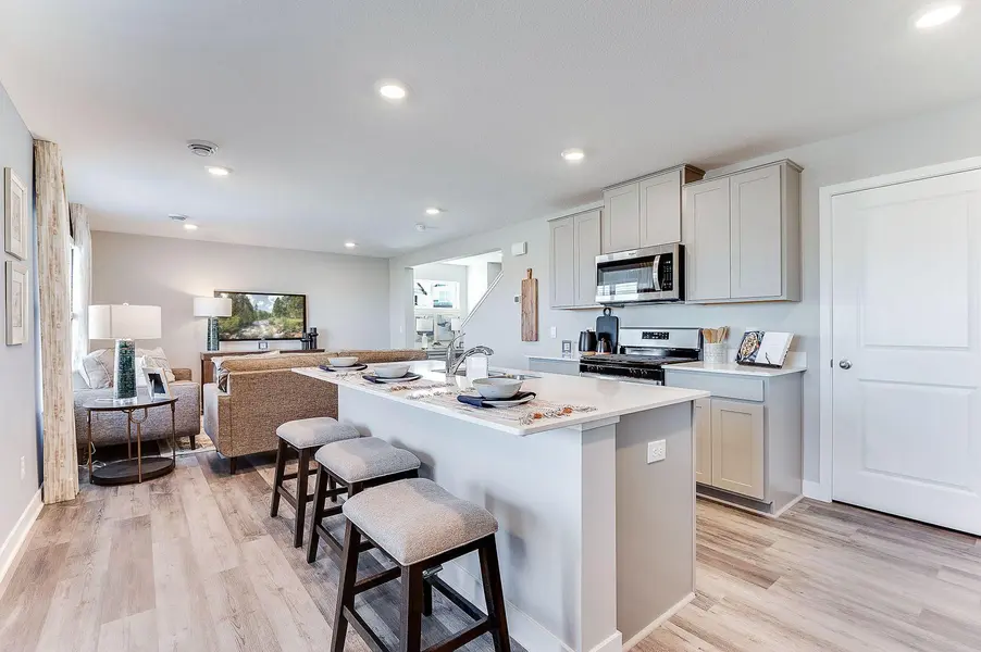 1928 Highview TER, Shakopee, MN 55379