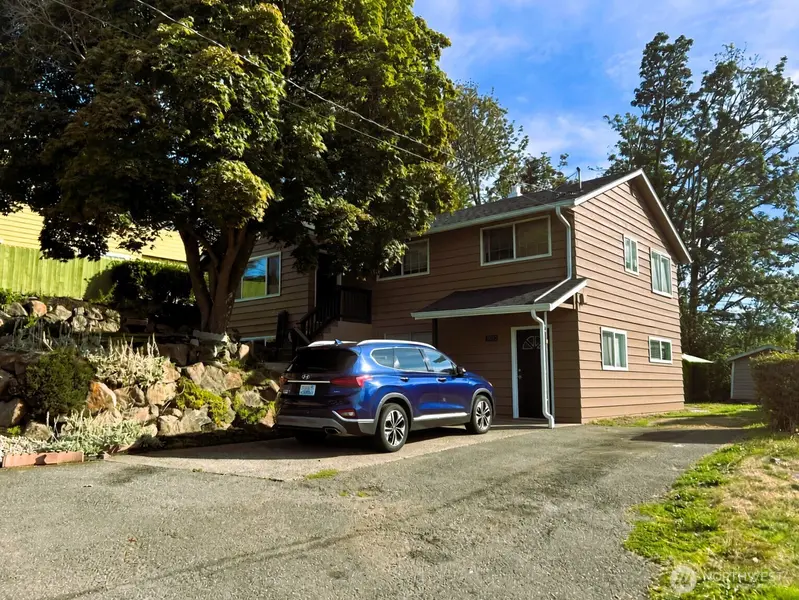 9930 S Beacon AVE, Seattle, WA 98118