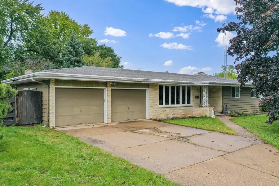 1530 W 7TH AVE, Oshkosh, WI 54902-5508