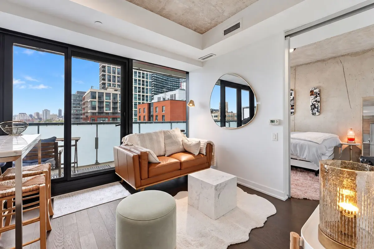 11 Charlotte ST #1305, Toronto C01, ON M5V 0M6