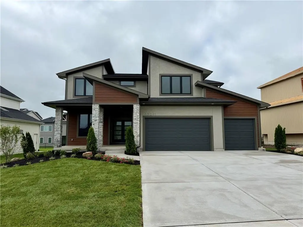15291 W 161st TER, Olathe, KS 66062