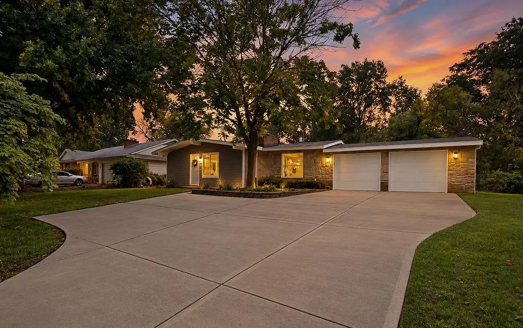 7132 Parallel Pkwy, Kansas City, KS 66112