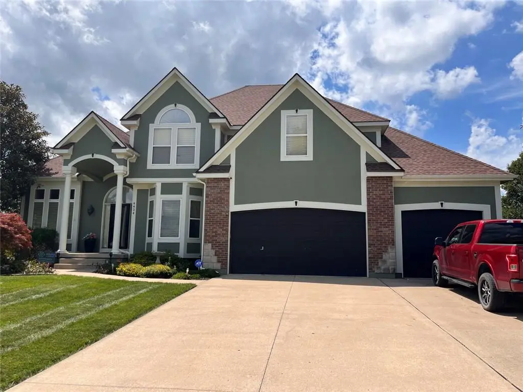 4424 SW Gull Point DR, Lee's Summit, MO 64082