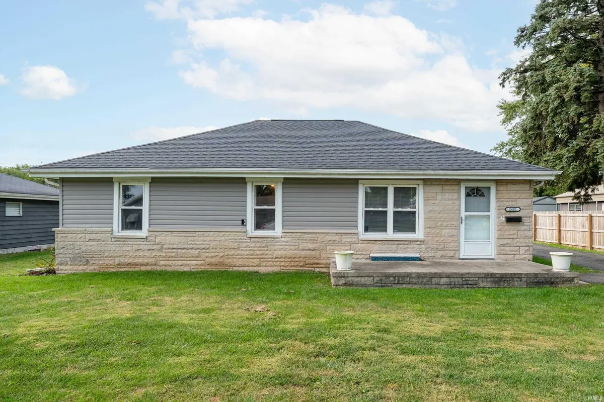 2401 W 11th ST, Muncie, IN 47302-1686