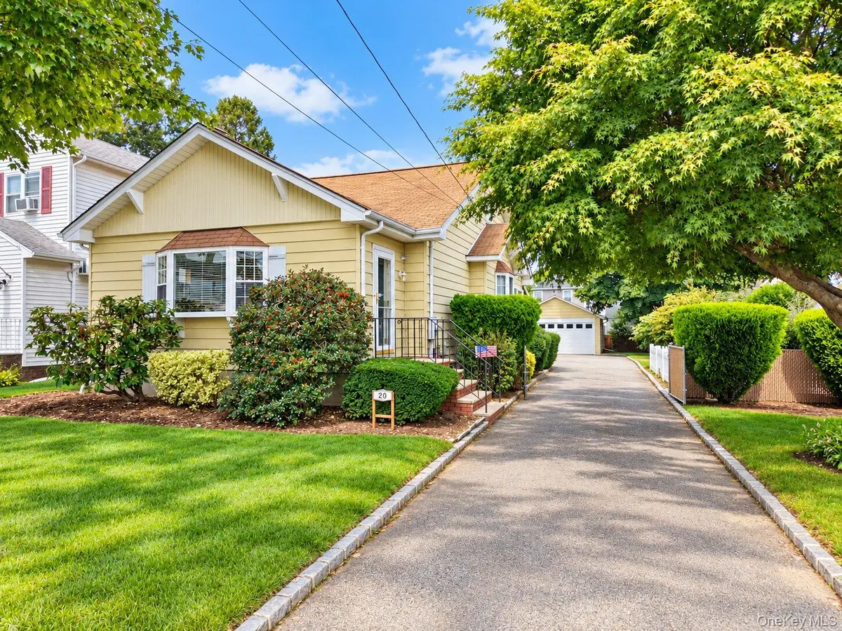 20 Munson PL, East Rockaway, NY 11518