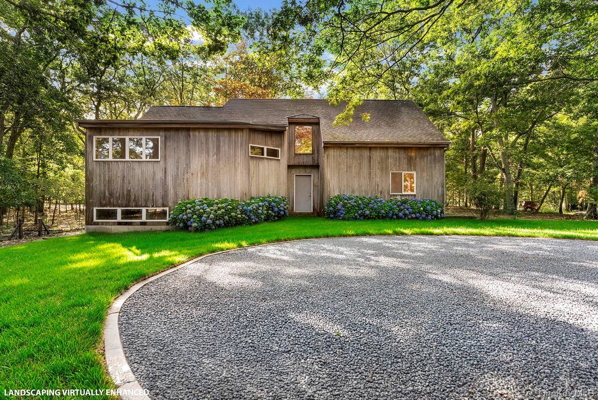 2 Boulder LN, East Hampton, NY 11937