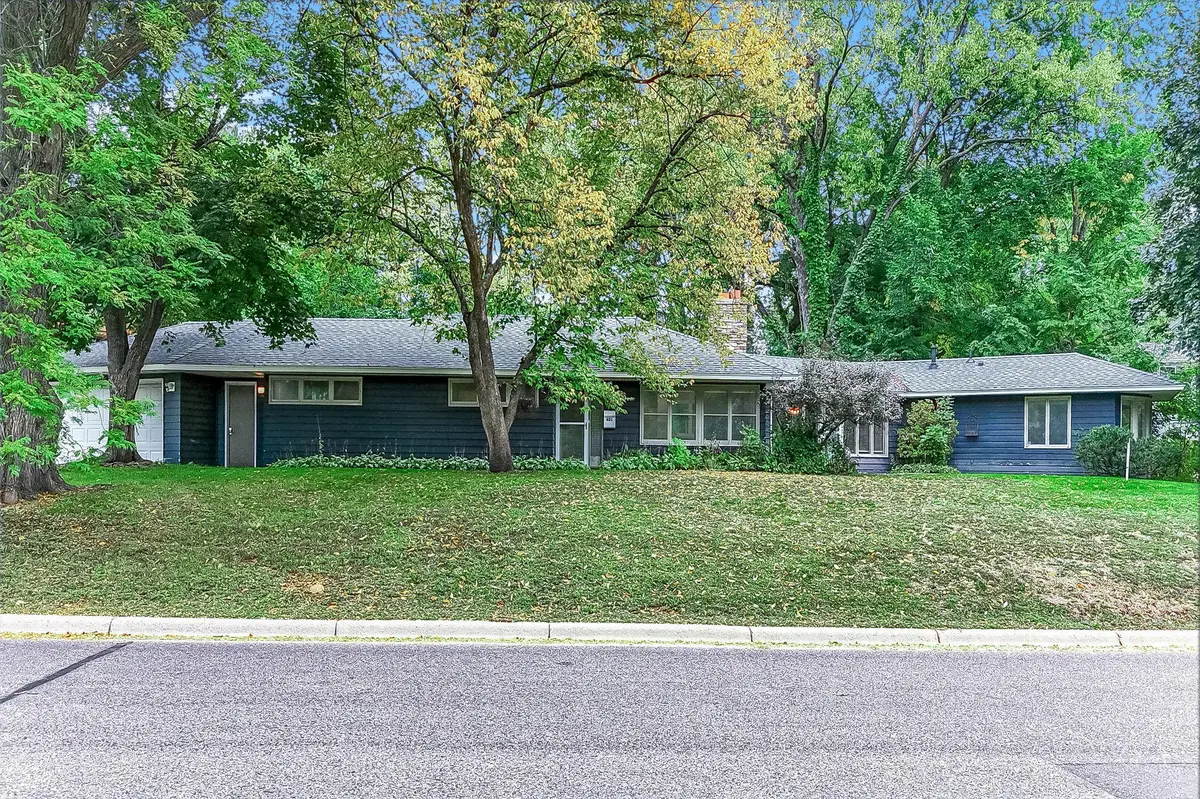 401 Turnpike RD, Golden Valley, MN 55416