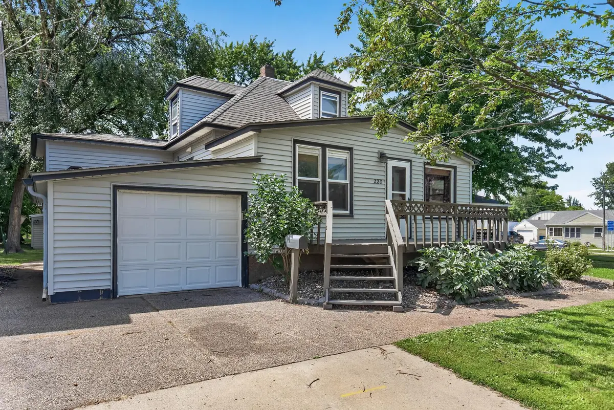 220 N Chestnut ST, Belle Plaine, MN 56011