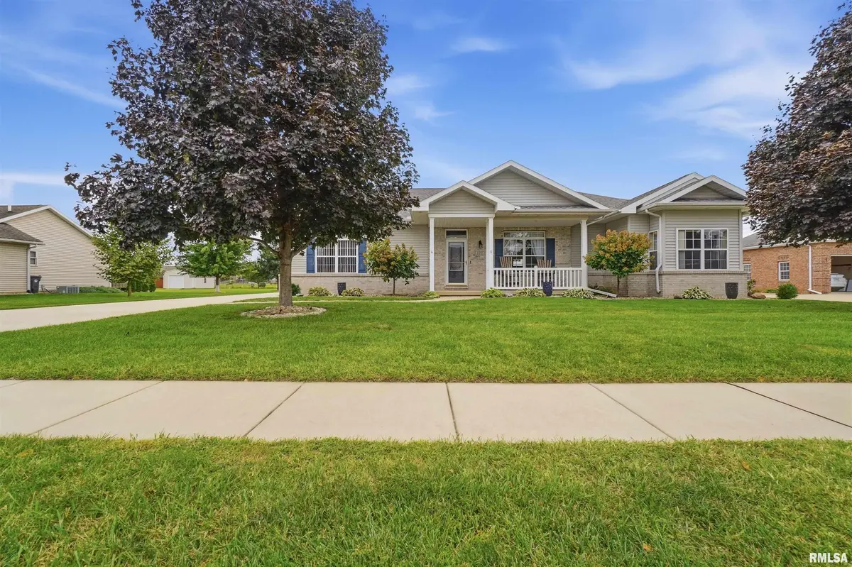 600 DEERFIELD DR, Pekin, IL 61554
