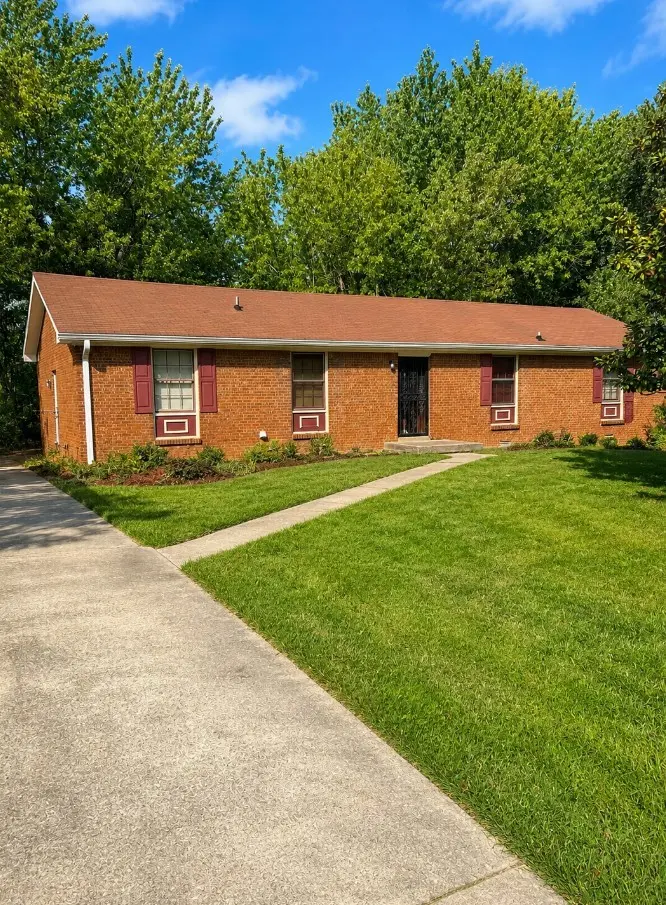 325 Ridgeline Dr, Clarksville, TN 37042