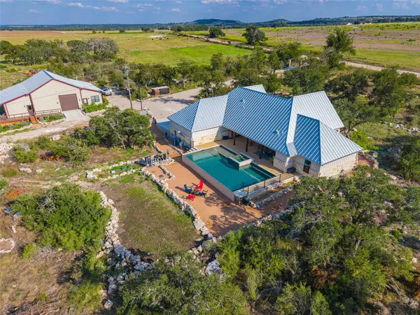 2840 N Grape Creek RD, Fredericksburg, TX 78634