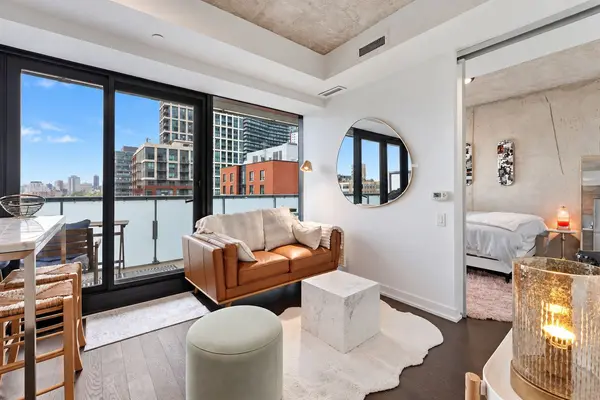 11 Charlotte ST #1305, Toronto C01, ON M5V 0M6