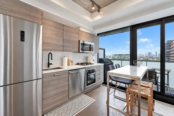 11 Charlotte ST #1305, Toronto C01, ON M5V 0M6
