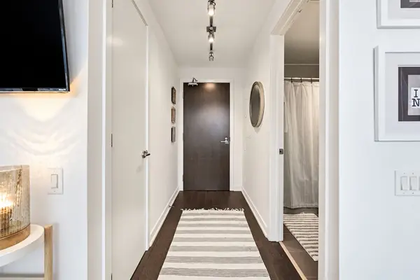 11 Charlotte ST #1305, Toronto C01, ON M5V 0M6