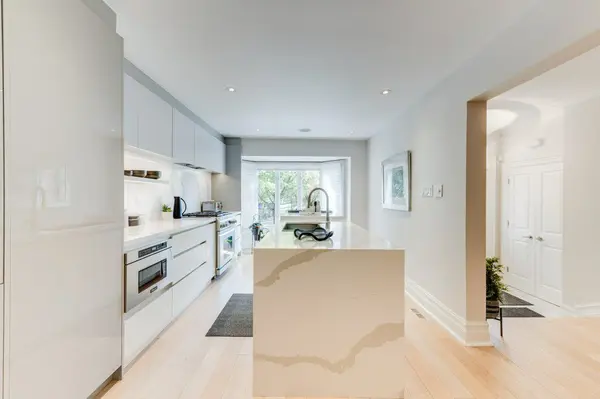 70 Heath ST E, Toronto C09, ON M4T 1S3