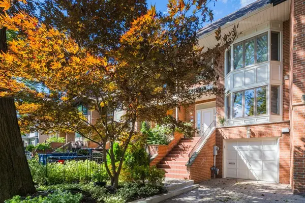 70 Heath ST E, Toronto C09, ON M4T 1S3