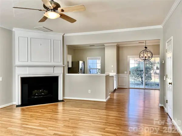 2762 Thornbush CT, Charlotte, NC 28270