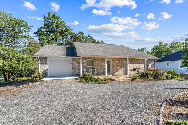 477 14th Avenue DR NE, Hickory, NC 28601