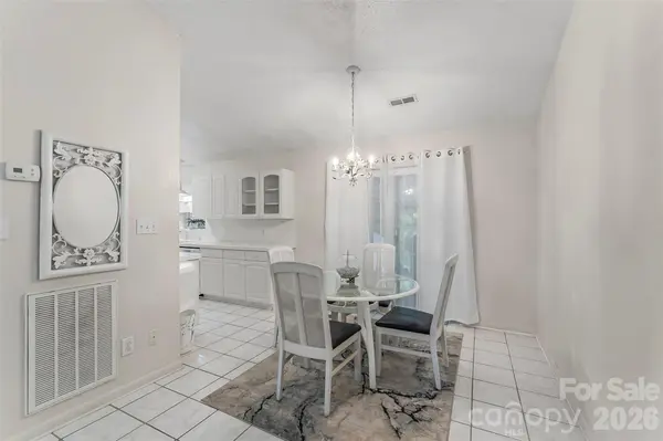 477 14th Avenue DR NE, Hickory, NC 28601