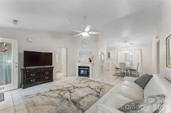 477 14th Avenue DR NE, Hickory, NC 28601