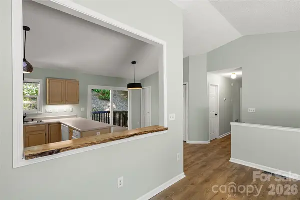 39 Mountain Site LN, Asheville, NC 28803