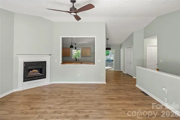 39 Mountain Site LN, Asheville, NC 28803