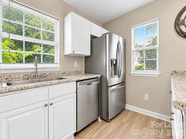 5845 Cougar LN, Charlotte, NC 28269