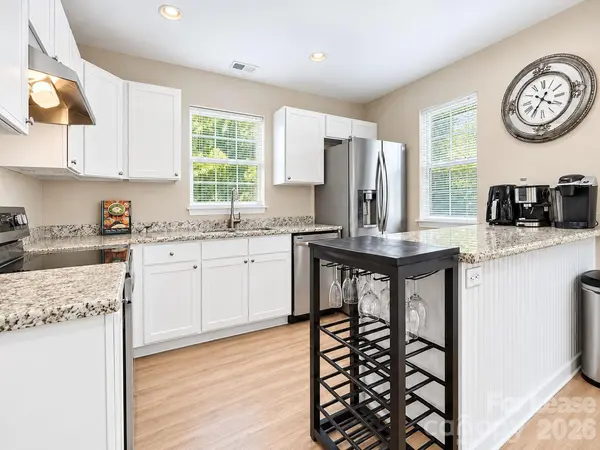 5845 Cougar LN, Charlotte, NC 28269