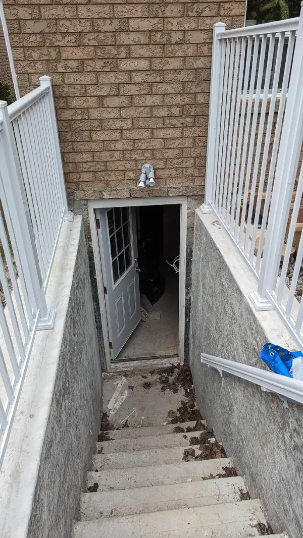 5 Vintage DR #Basement, Whitby, ON L1R 2P4