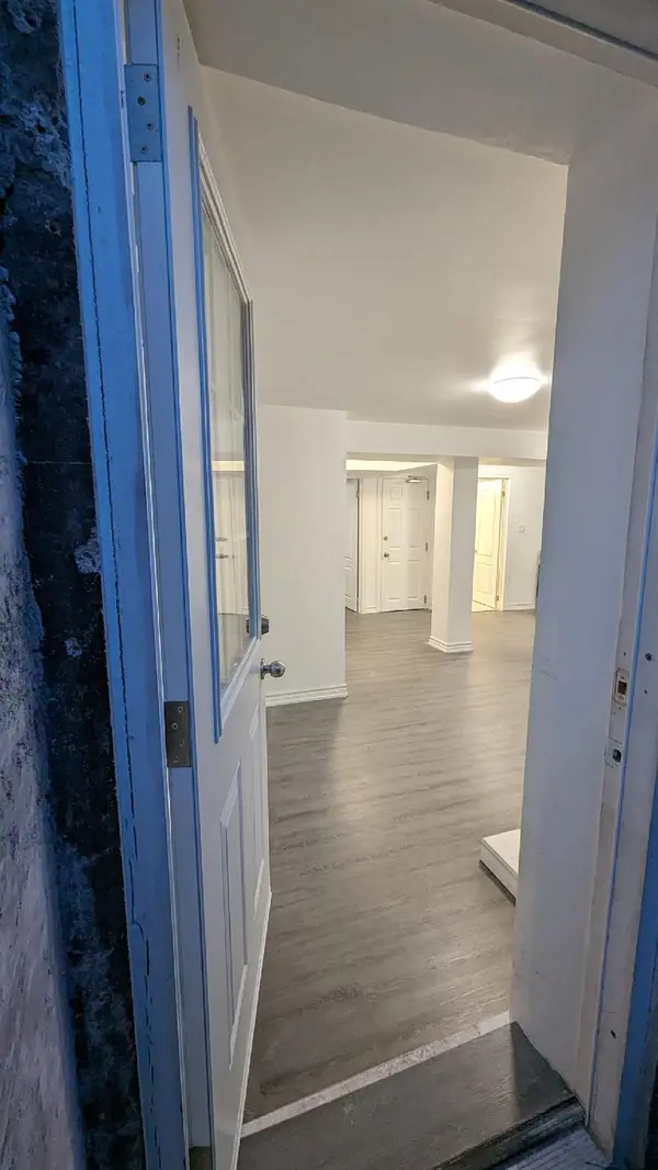 5 Vintage DR #Basement, Whitby, ON L1R 2P4