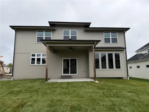15291 W 161st TER, Olathe, KS 66062