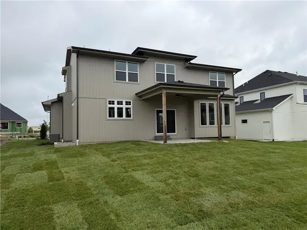 15291 W 161st TER, Olathe, KS 66062