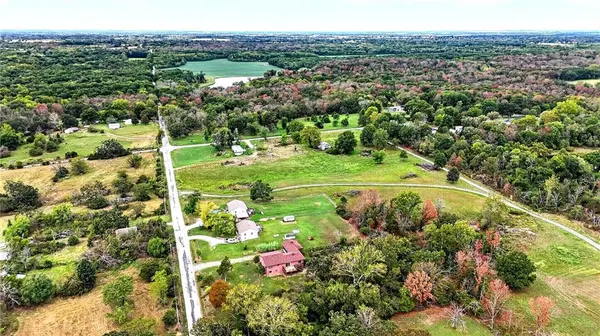 14293 E Quail RD, Nevada, MO 64772