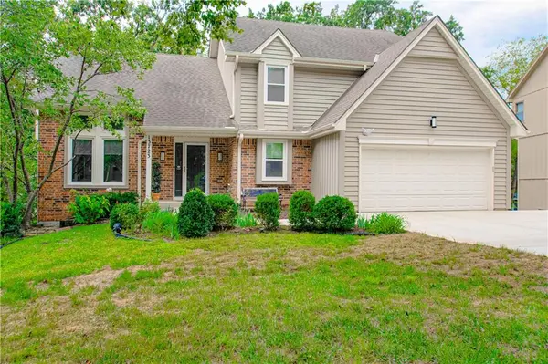 13723 W 75th PL, Lenexa, KS 66216