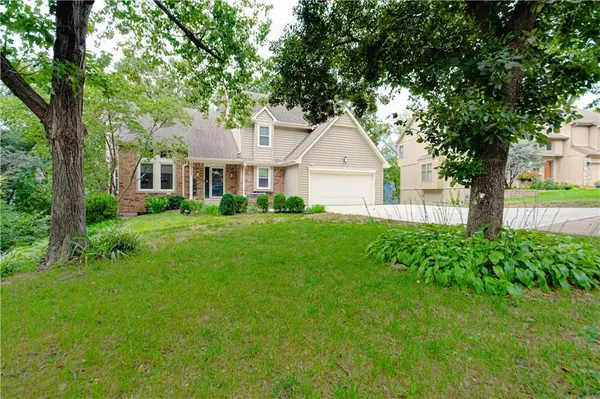 13723 W 75th PL, Lenexa, KS 66216
