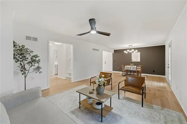 609 SW Elwood DR, Lee's Summit, MO 64081